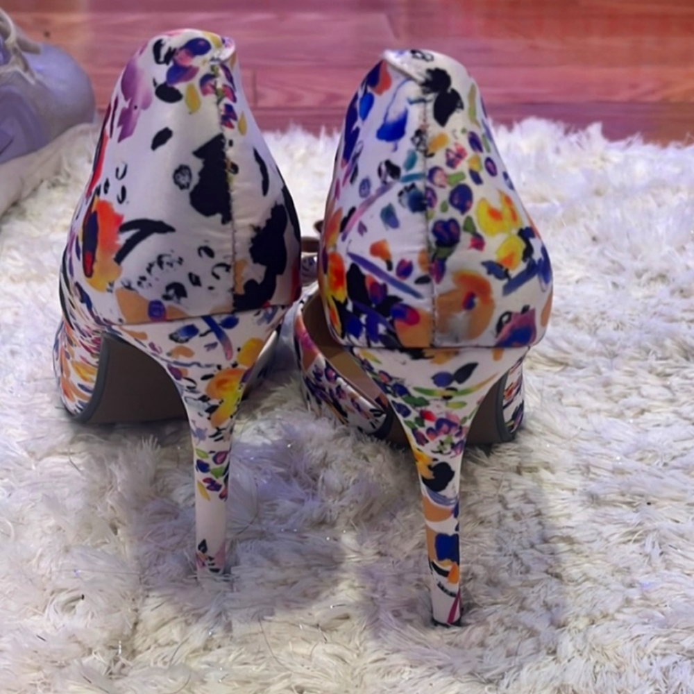 Betsey Johnson Floral Print Heels Size 7.5 - Picture 4 of 6